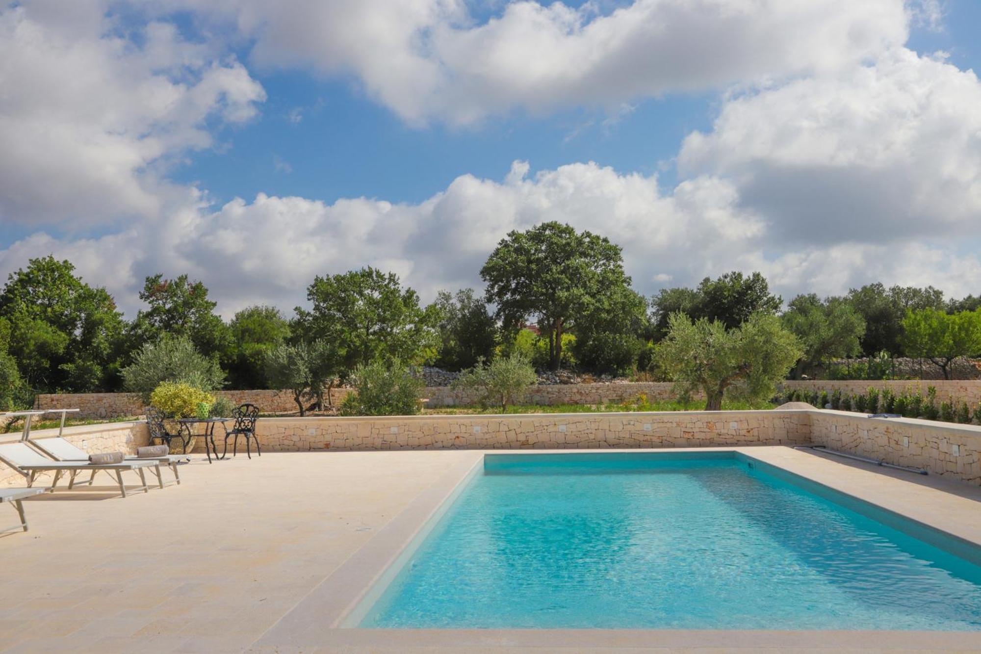 Td Trullo Roverella Charming Trullo With Pool Castellana Grotte Exteriör bild